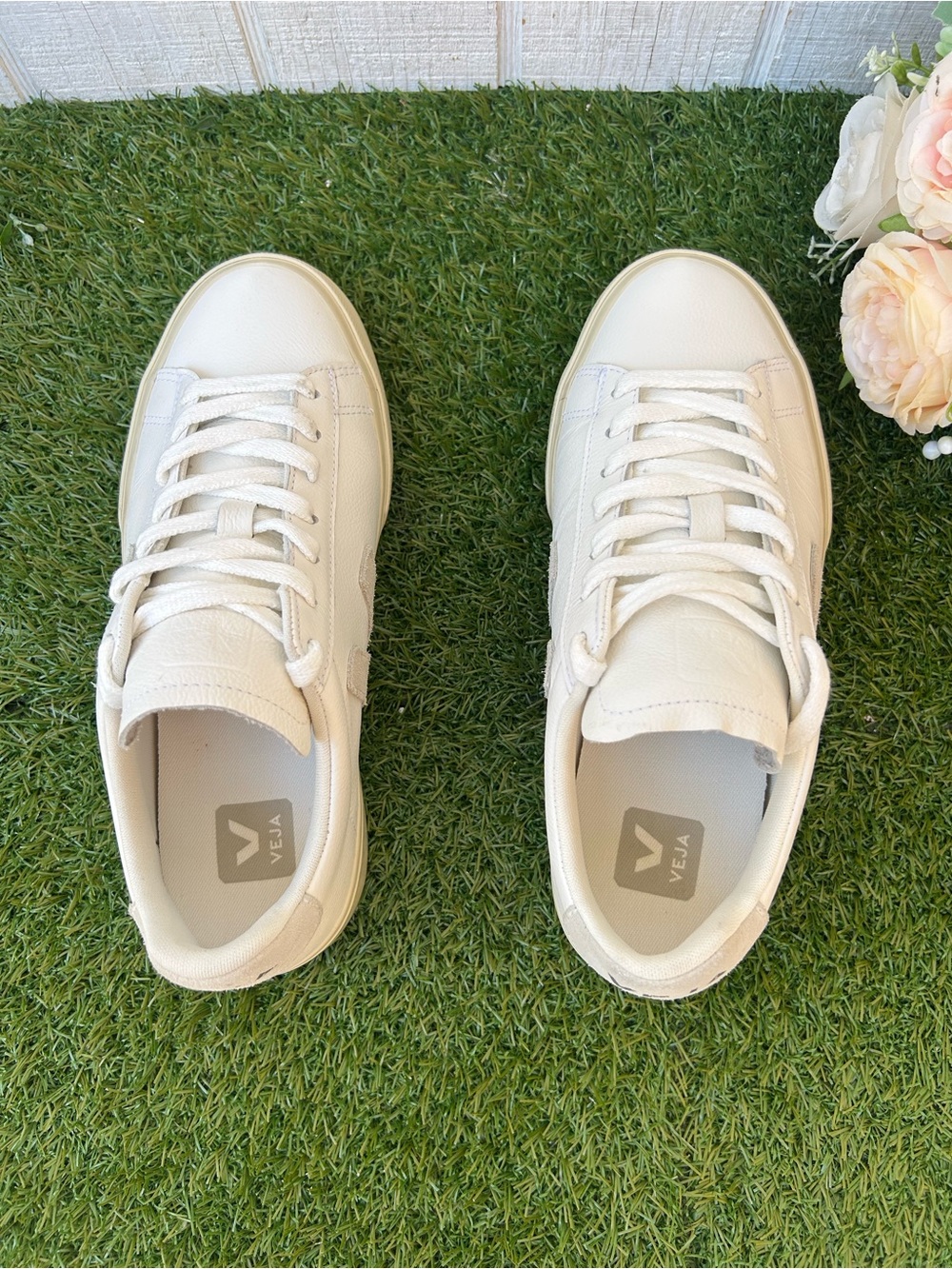 VEJA White Leather low top sneakers White leather light grey suede logo  size 8 - Picture 9 of 16